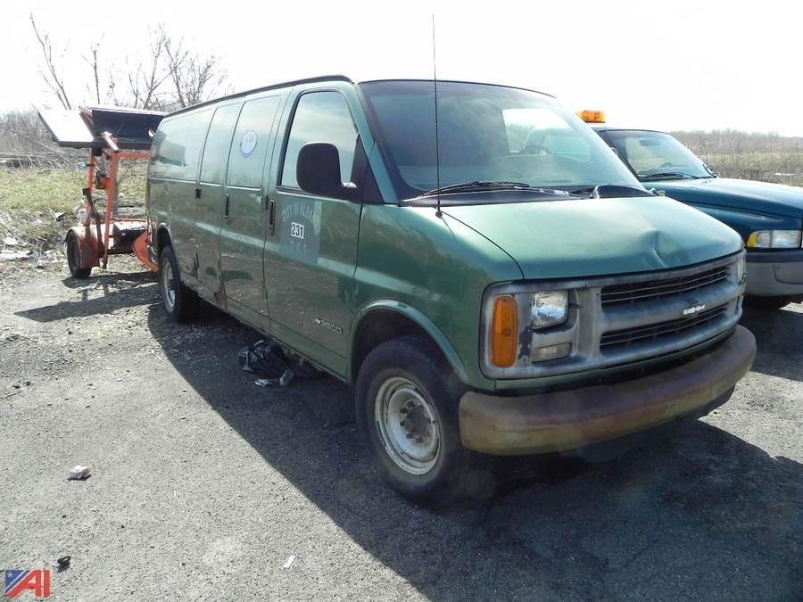 Auctions International - Auction: City of Albany #10605 ITEM: 2000 Chevy  Express 3500 Extended Cargo Van
