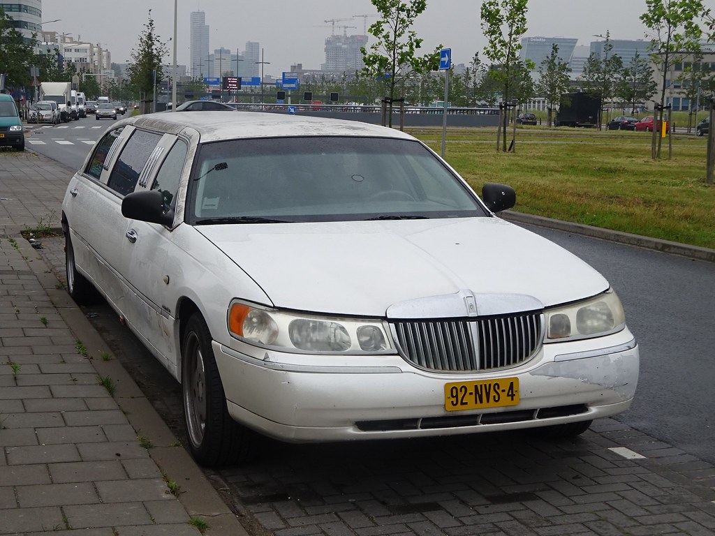 2001 Lincoln Town Car Limousine | The Lincoln Town Car was b… | Flickr