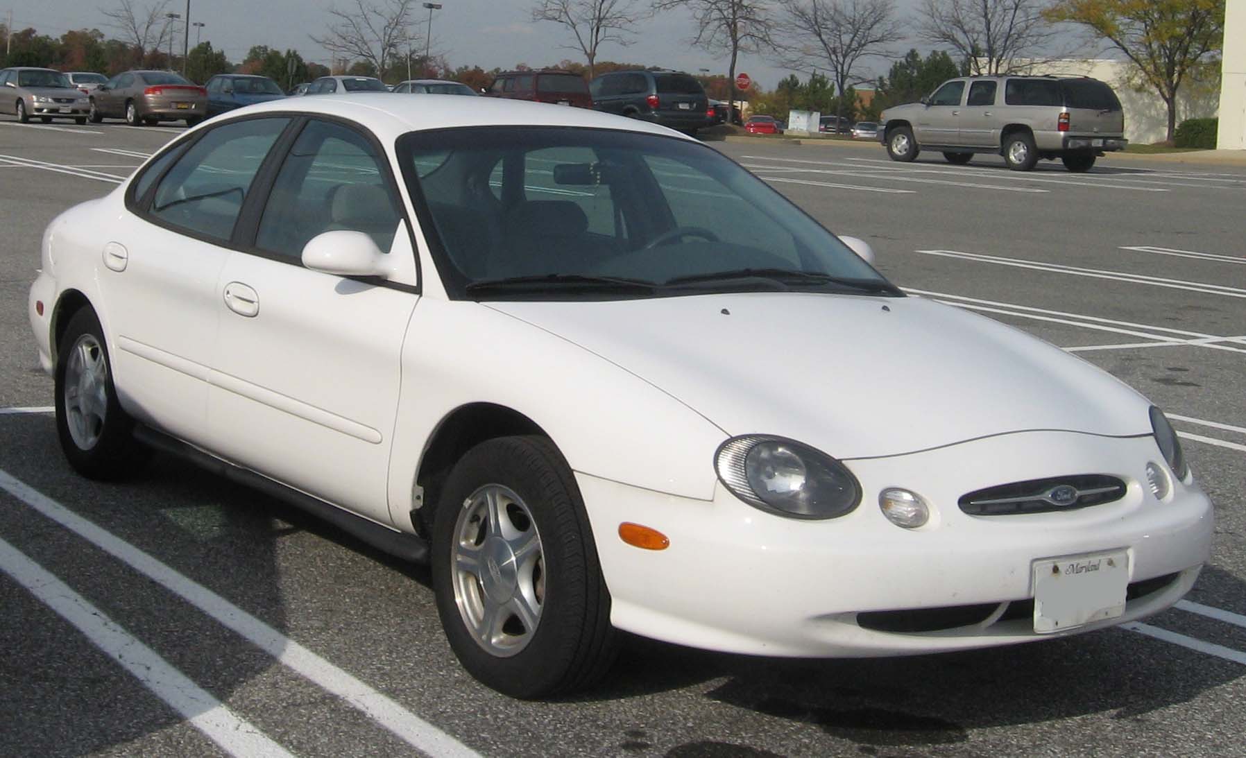 File:1998-99 Ford Taurus Sedan.jpg - Wikimedia Commons