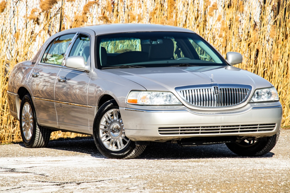 No Reserve: 13k-Mile 2011 Lincoln Town Car Signature Limited for sale on  BaT Auctions - sold for $26,250 on February 14, 2023 (Lot #98,386) | Bring  a Trailer