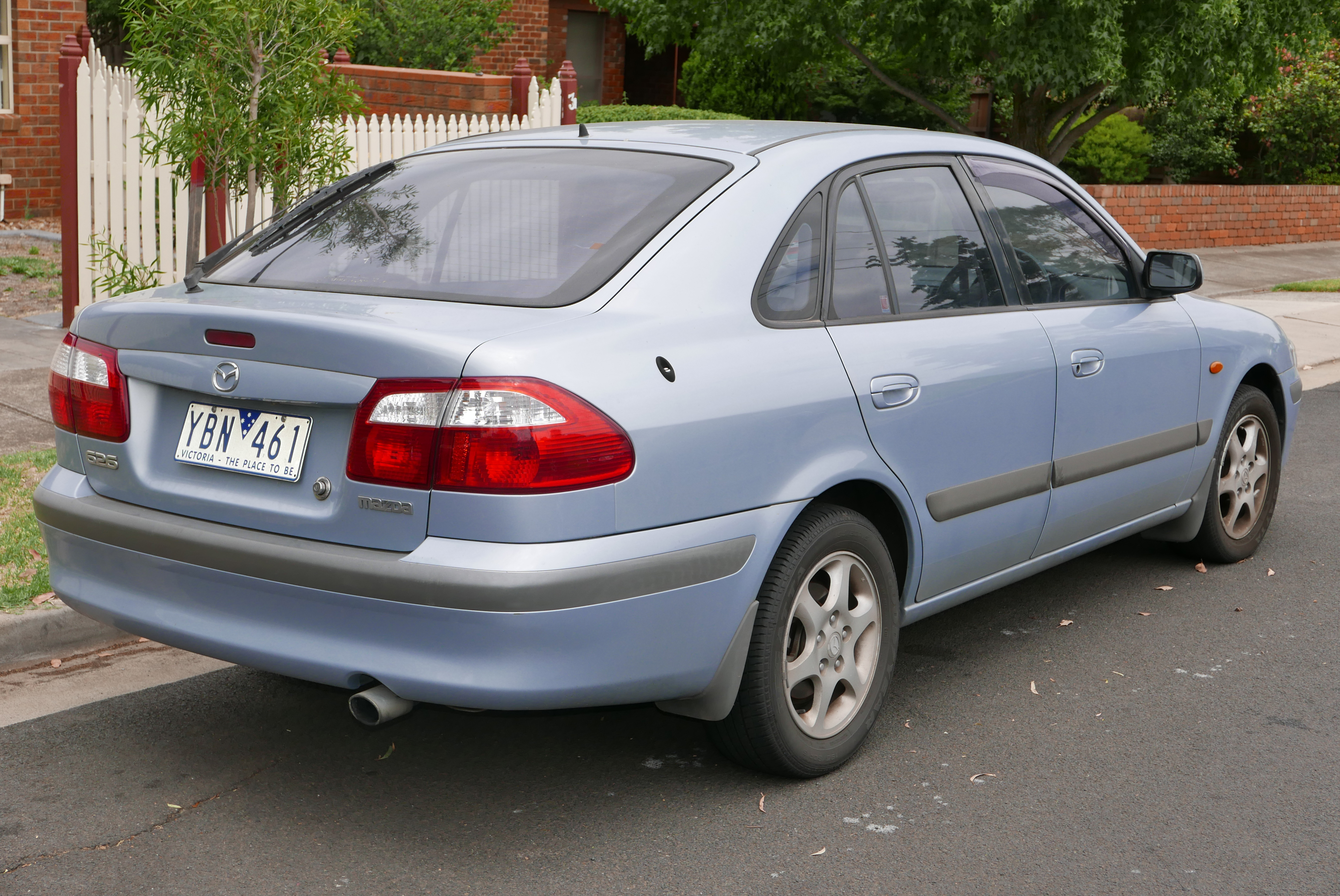 File:2001 Mazda 626 (GF Series 2) Classic hatchback (2016-01-04) 02.jpg -  Wikimedia Commons