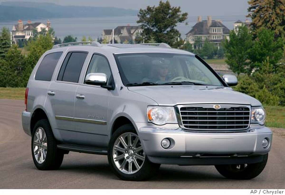Chrysler's Aspen an SUV for the big family / Truck-based model roomy, able  to seat 8 passengers