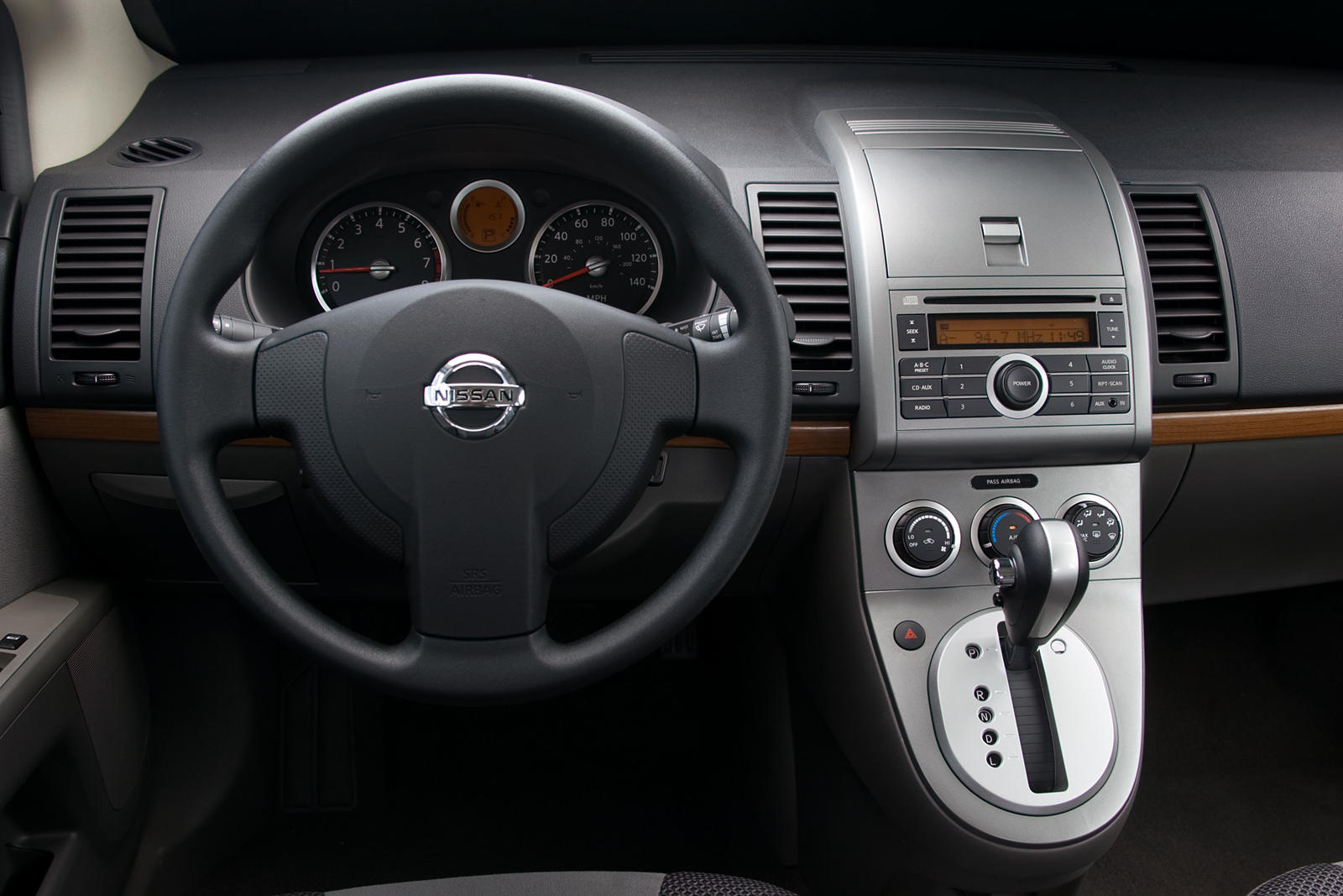 2009 Nissan Sentra Interior Photos | CarBuzz