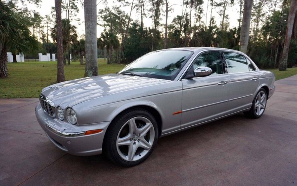 2005 Jaguar XJ8 Vanden Plas Sedan | Online Auctions | Proxibid
