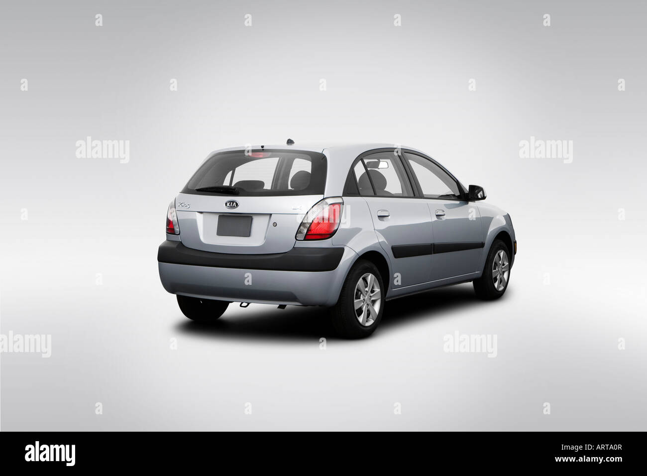 2008 Kia Rio 5 LX in Silver - Rear angle view Stock Photo - Alamy