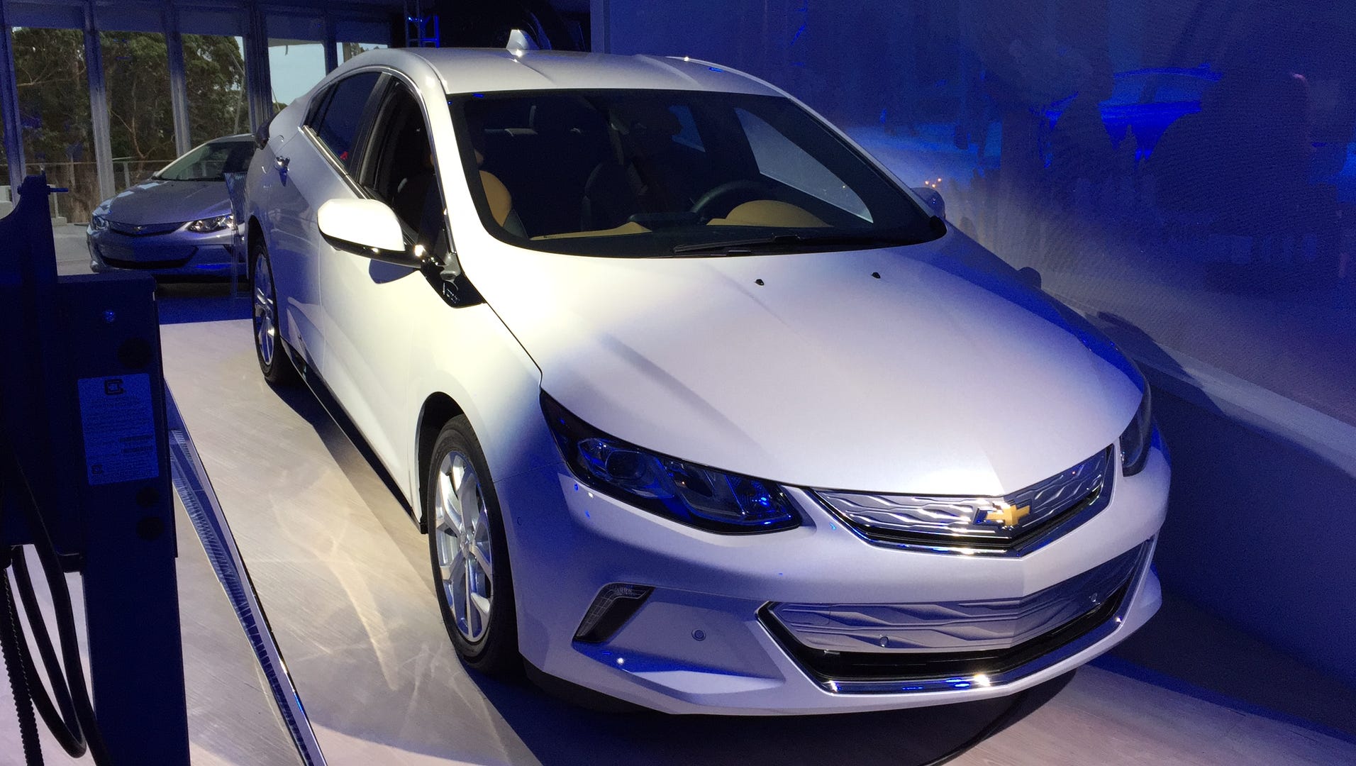 First drive: 2016 Chevrolet Volt adds range, features