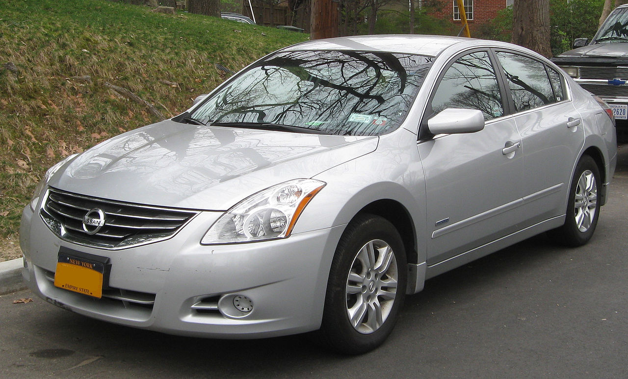 File:2011-2012 Nissan Altima Hybrid -- 03-16-2012.JPG - Wikimedia Commons