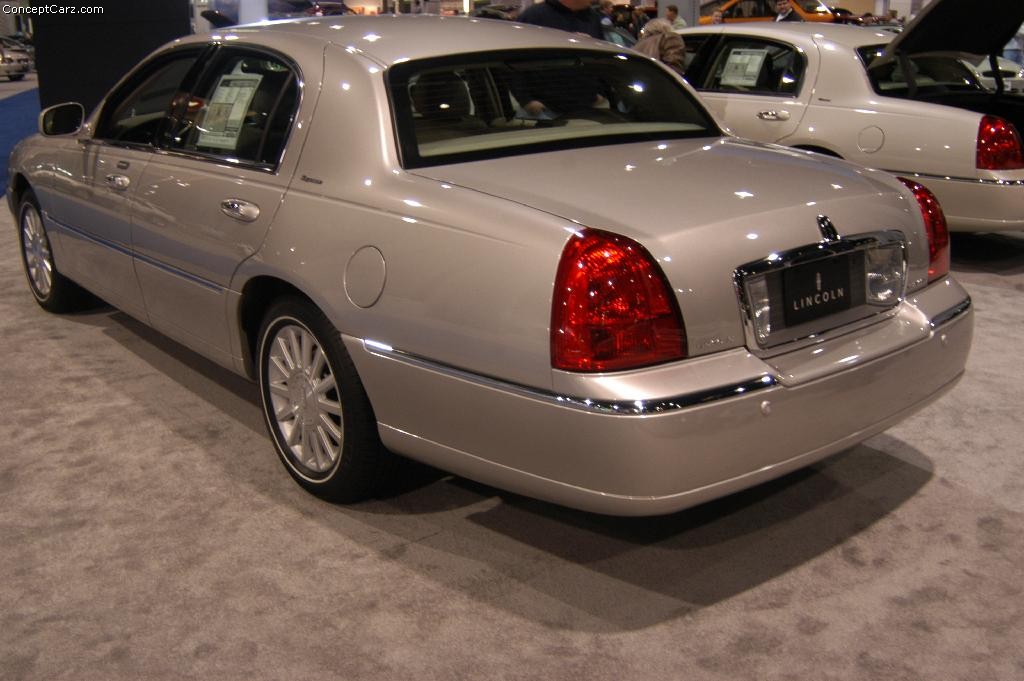 2004 Lincoln Town Car Wallpaper and Image Gallery