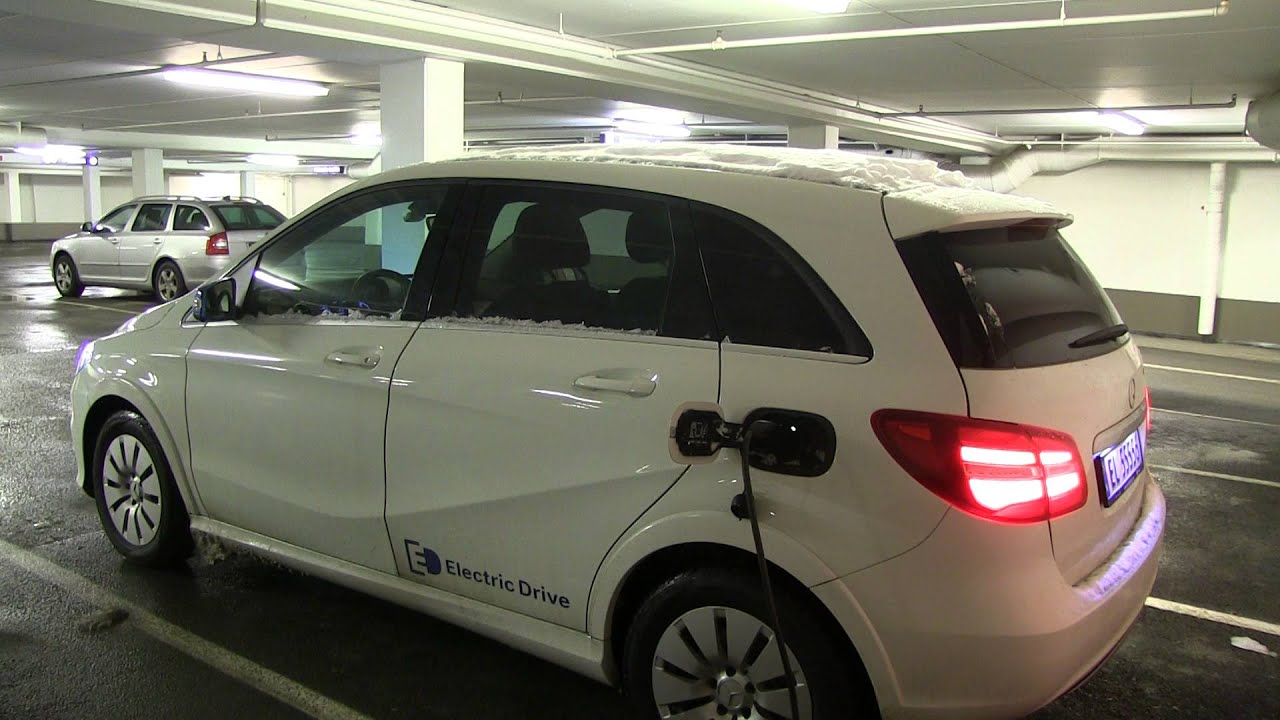 Mercedes B-class Electric Drive charging on 11 kW via Tesla's UMC - YouTube