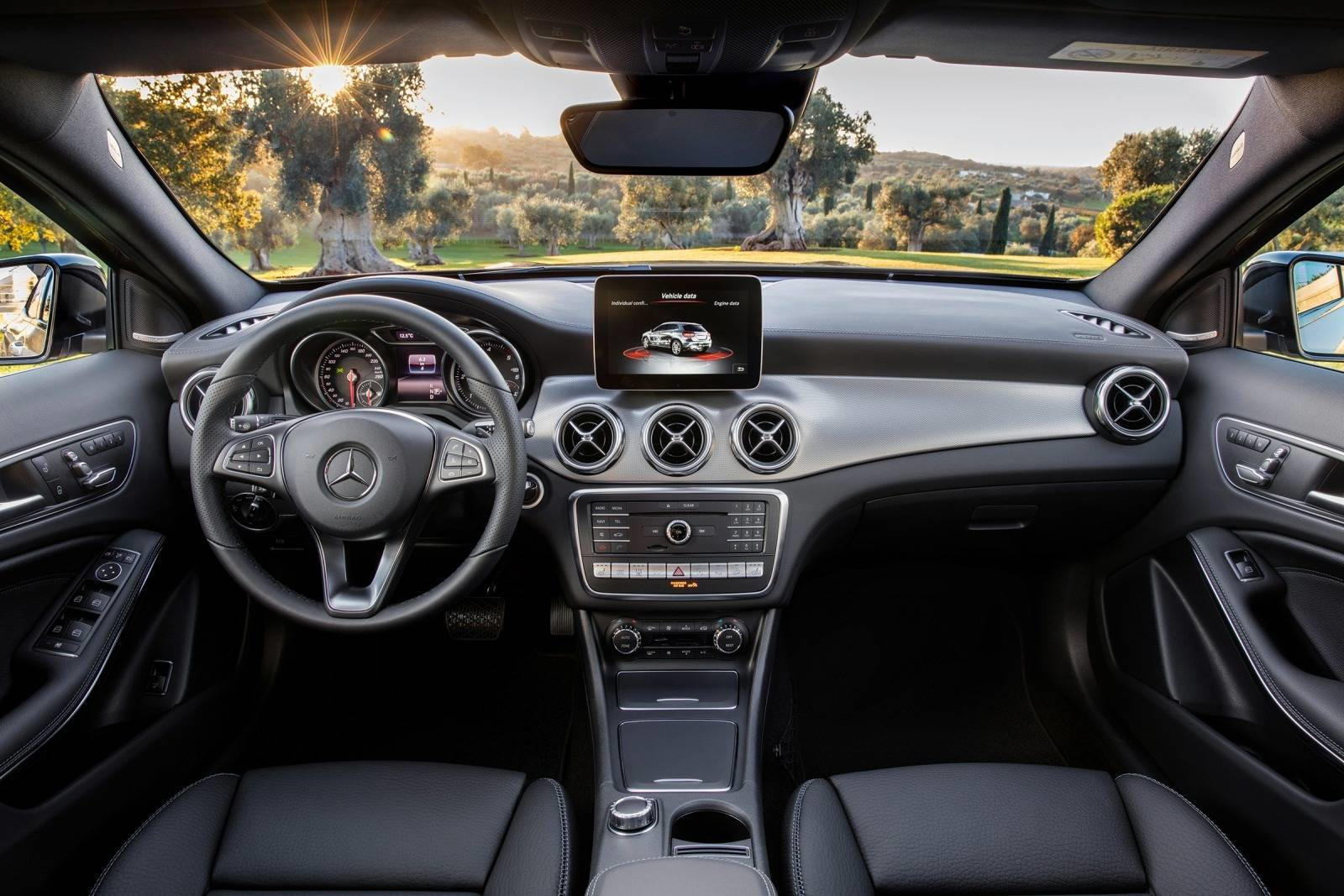 2020 Mercedes-Benz GLA-Class SUV Interior Dimensions: Seating, Cargo Space  & Trunk Size - Photos | CarBuzz