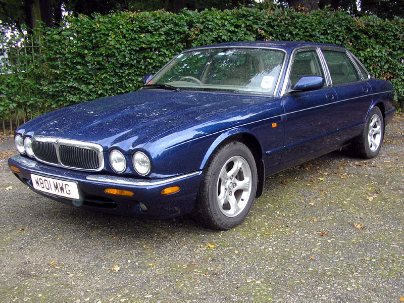 Lot 87 - 2000 Jaguar XJ8 4.0