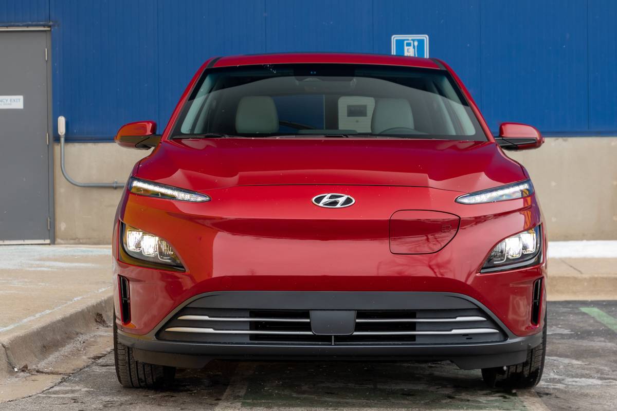 Is the 2022 Hyundai Kona Electric a Good SUV? Here Are 5 Pros and 3 Cons |  Cars.com