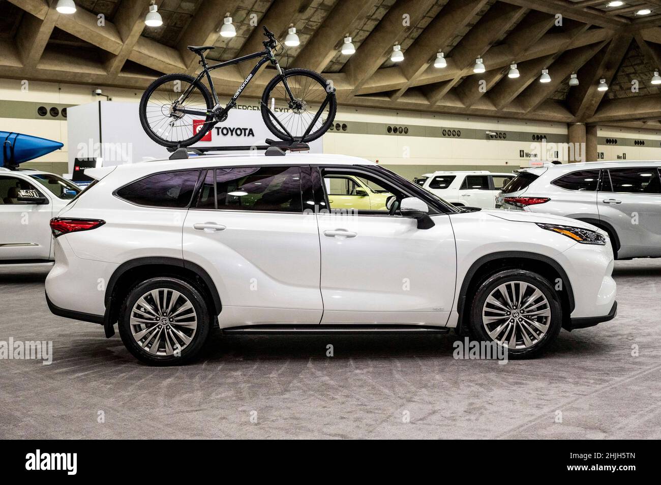 2022 toyota highlander hybrid hi-res stock photography and images - Alamy