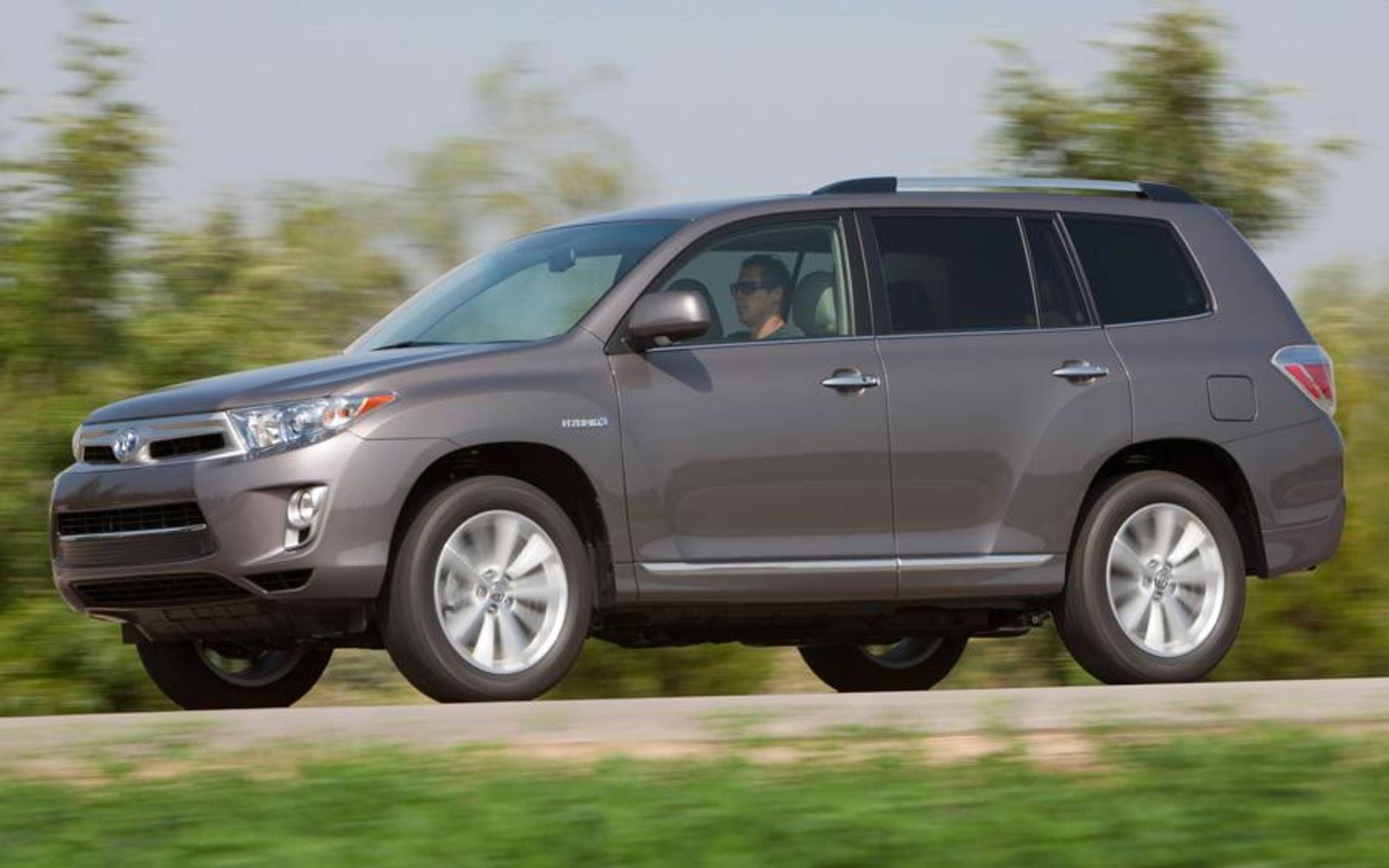 2011 Toyota Highlander Hybrid: Review notes: A green SUV with too many  tradeoffs