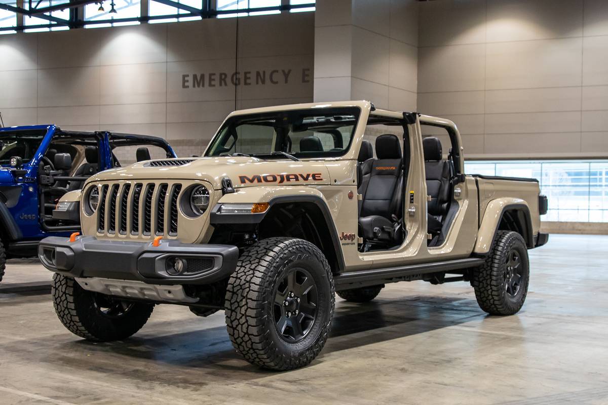 2020 Jeep Gladiator Mojave Video: Desert Rated | Cars.com