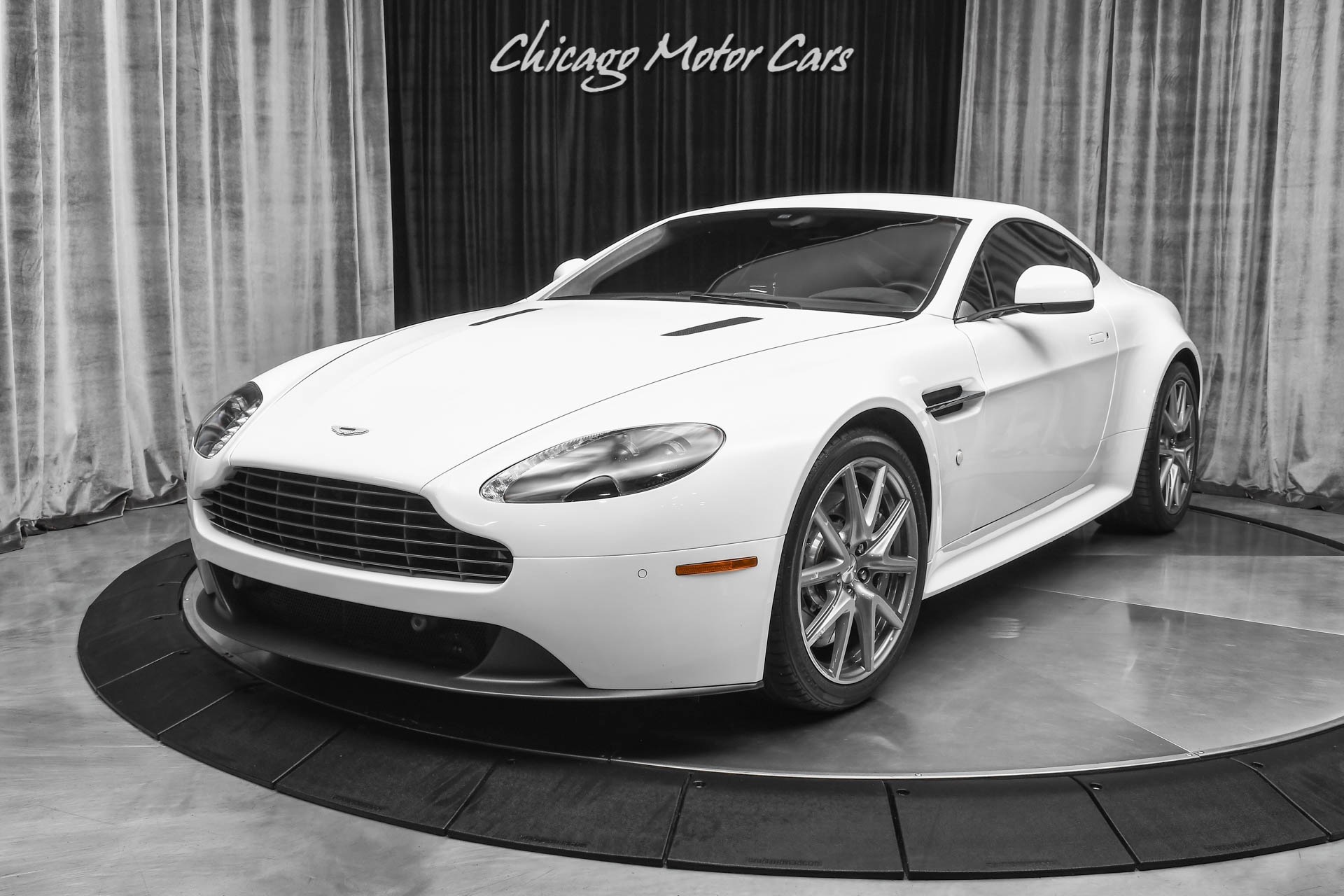 Used 2015 Aston Martin V8 Vantage GT Coupe Speedway White ONLY 8K Miles!  Well Equipped! For Sale (Special Pricing) | Chicago Motor Cars Stock #19140