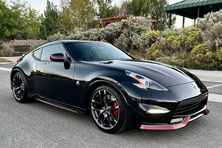 3,900-Mile 2015 Nissan 370Z NISMO Tech 6-Speed for sale on BaT Auctions -  sold for $56,000 on October 31, 2022 (Lot #89,178) | Bring a Trailer