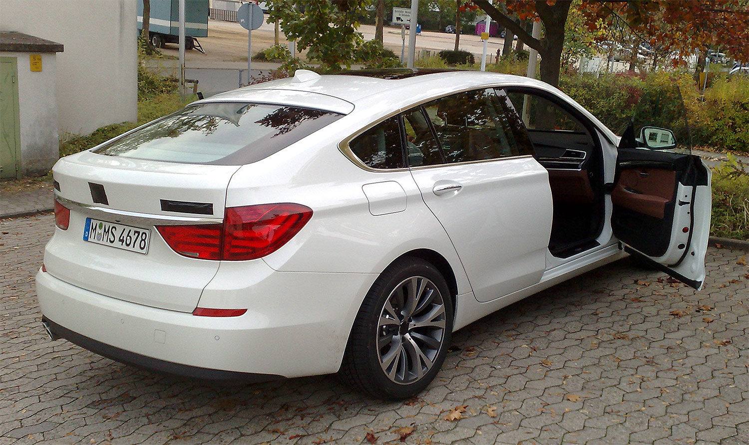 File:BMW 5er GT rear.jpg - Wikimedia Commons