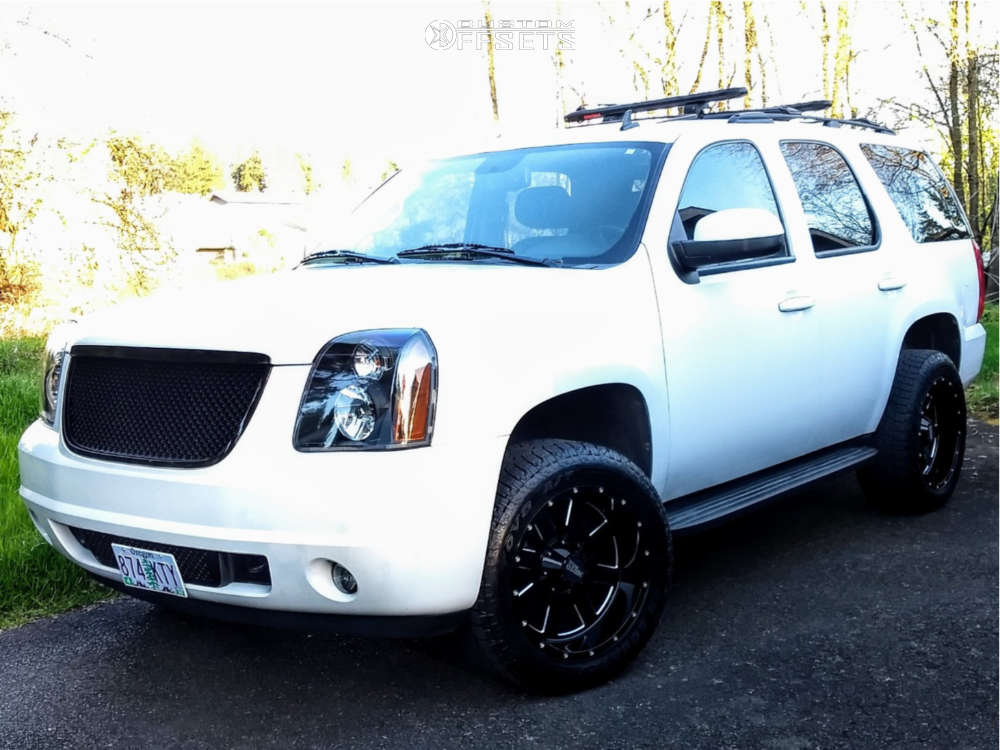 2011 GMC Yukon with 20x10 -24 Moto Metal Mo962 and 275/55R20 Toyo Tires  Open Country A/T III and Leveling Kit | Custom Offsets