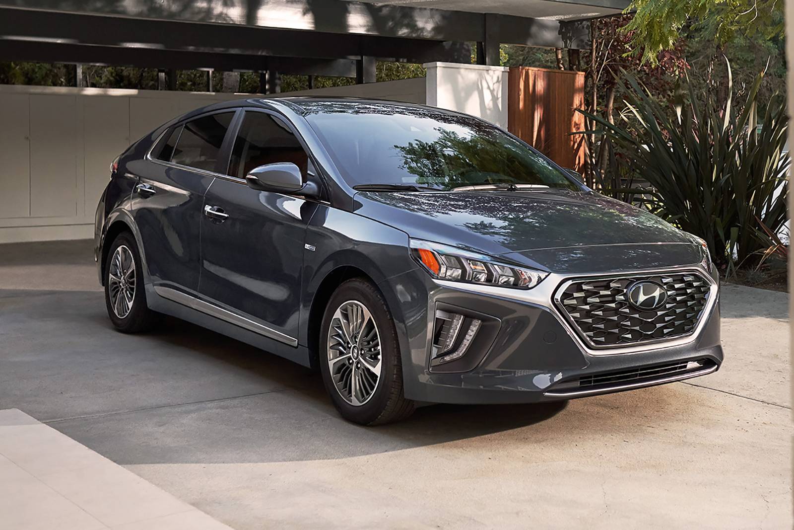 2022 Hyundai Ioniq Plug-In Hybrid Prices, Reviews, and Pictures | Edmunds