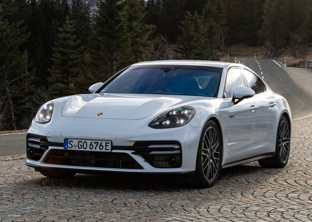 Prices and Specifications for Porsche Panamera Turbo S E-Hybrid 2022 in UAE  | Autopediame