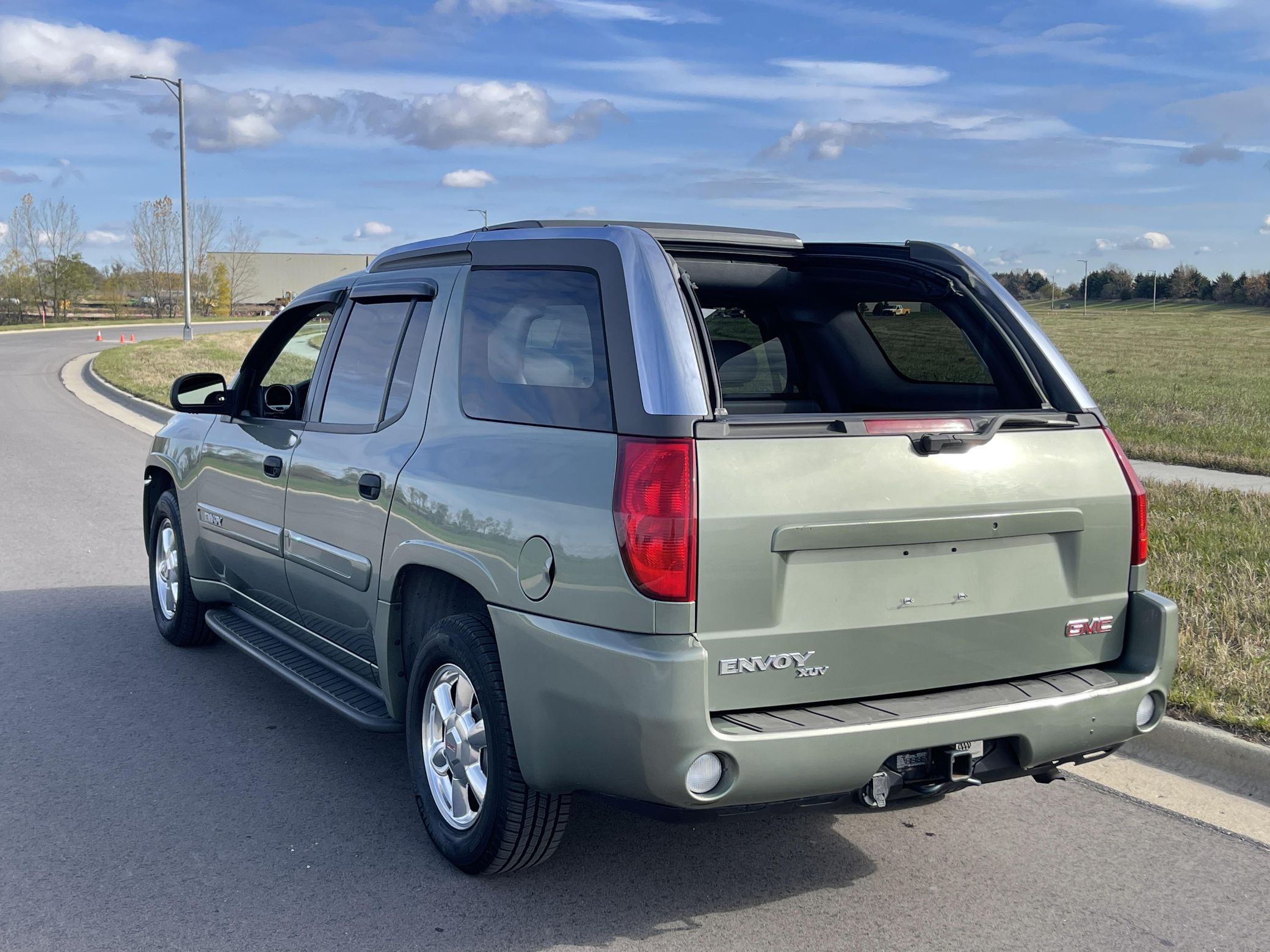 Doug DeMuro on Twitter: "It's HERE! We have a GMC Envoy XUV on @CarsAndBids  -- with 4-wheel drive, decent mileage, and NO reserve. Looking to haul a  grandfather clock? Here's your car.