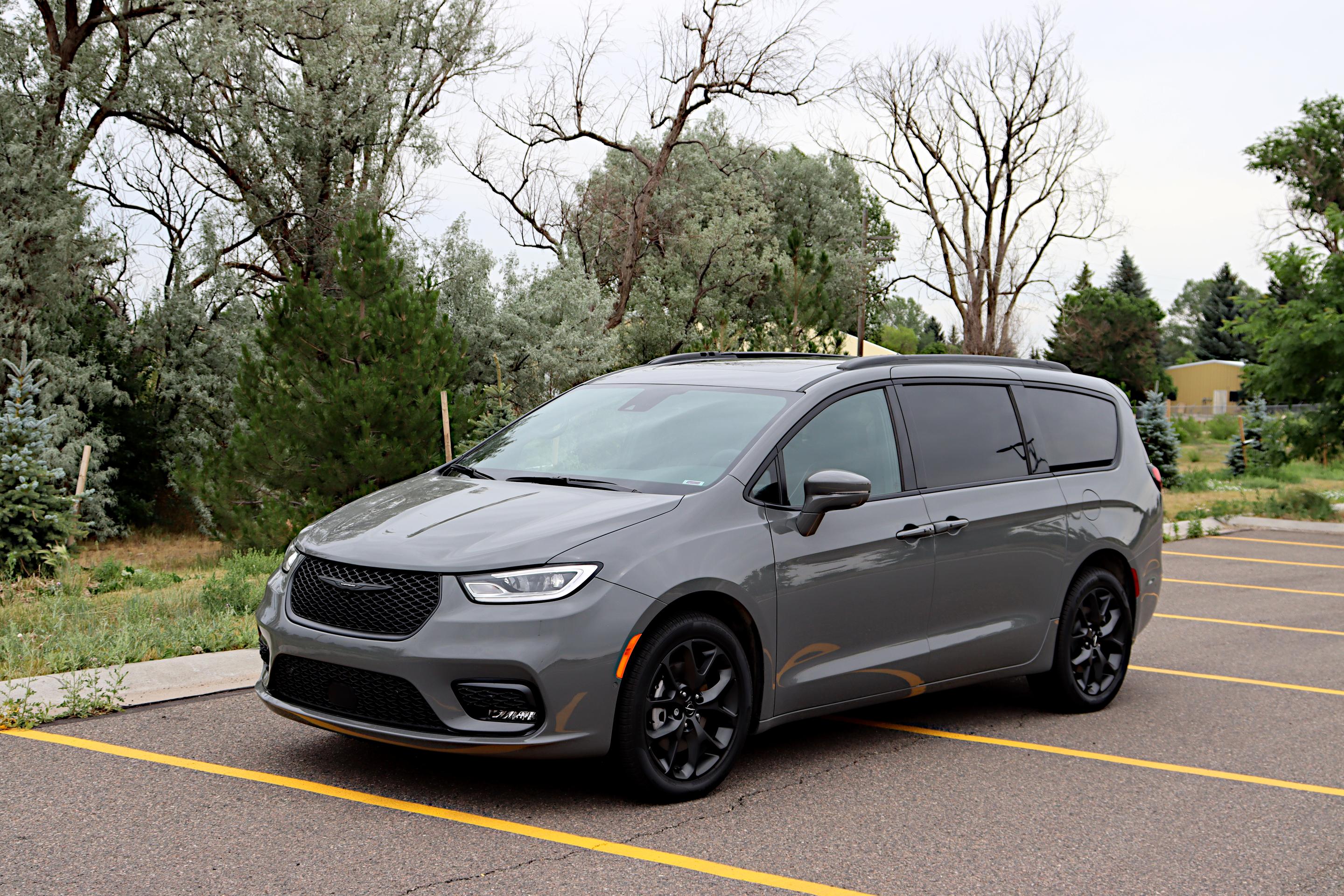 Review: 2022 Chrysler Pacifica is still the minivan benchmark