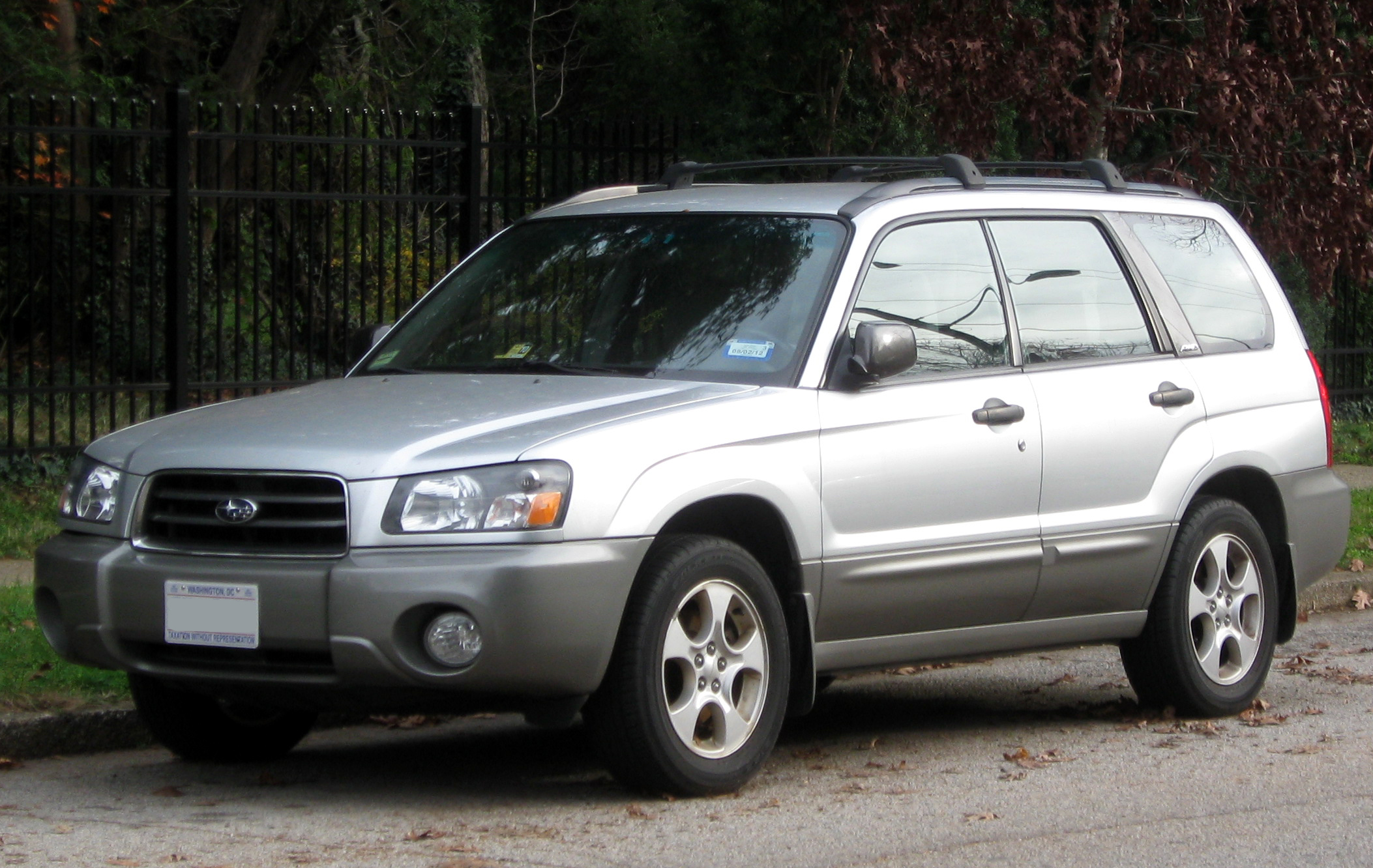 File:2003-2005 Subaru Forester -- 11-26-2011.jpg - Wikimedia Commons