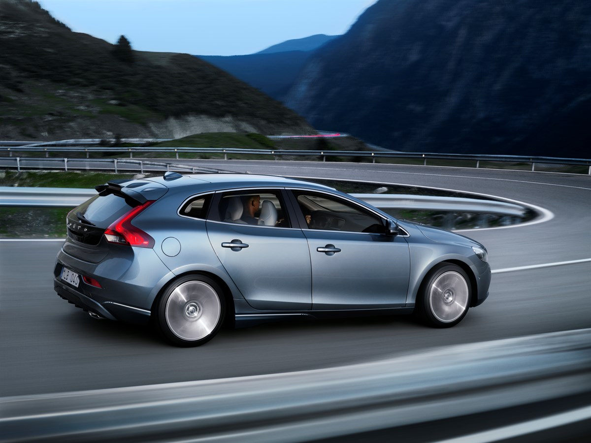 The all-new Volvo V40 - Driving Dynamics: Agile driving pleasure in a  compact package - Volvo Cars Global Media Newsroom