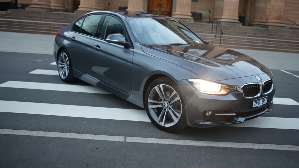 2013 BMW 3 Series Review: 320i Sport Line - Drive
