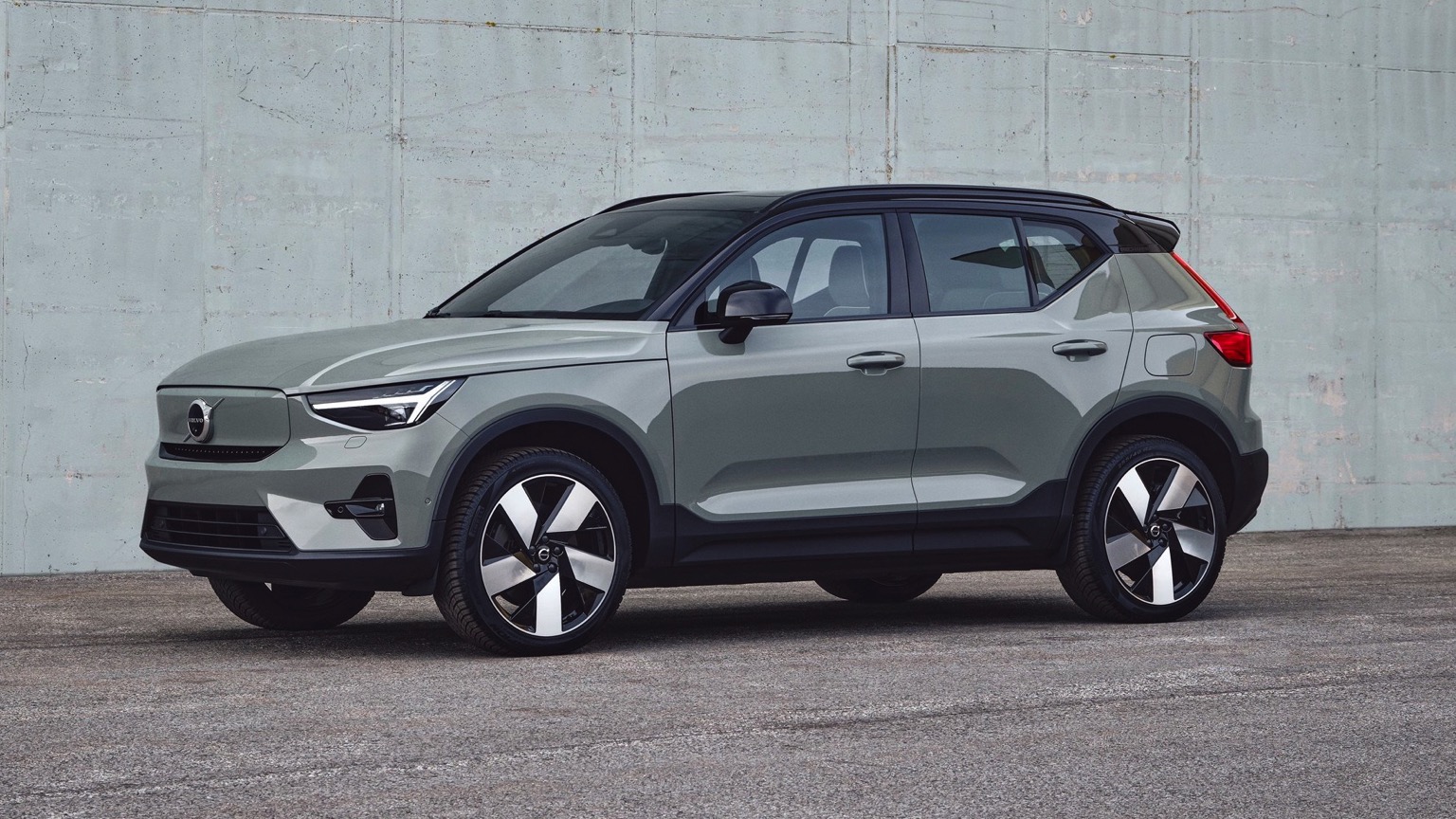 Volvo XC40 Recharge Pure Electric (2022) price and specifications - EV  Database