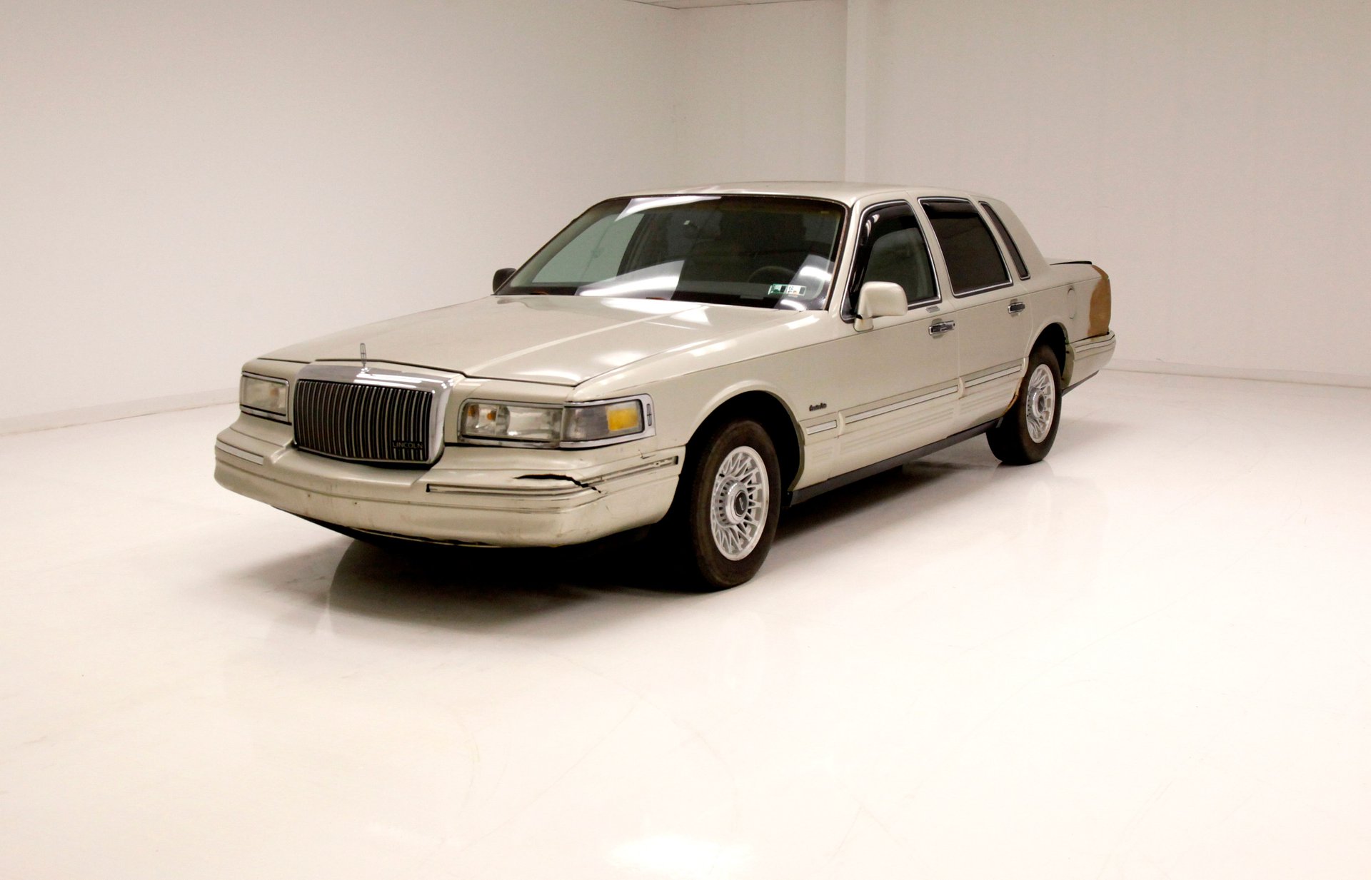 1997 Lincoln Town Car | Classic Auto Mall