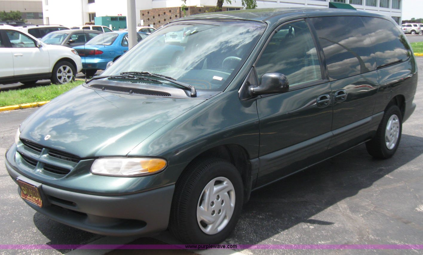 2000 Dodge Grand Caravan SE minivan in Kansas City , KS | Item 2244 sold |  Purple Wave