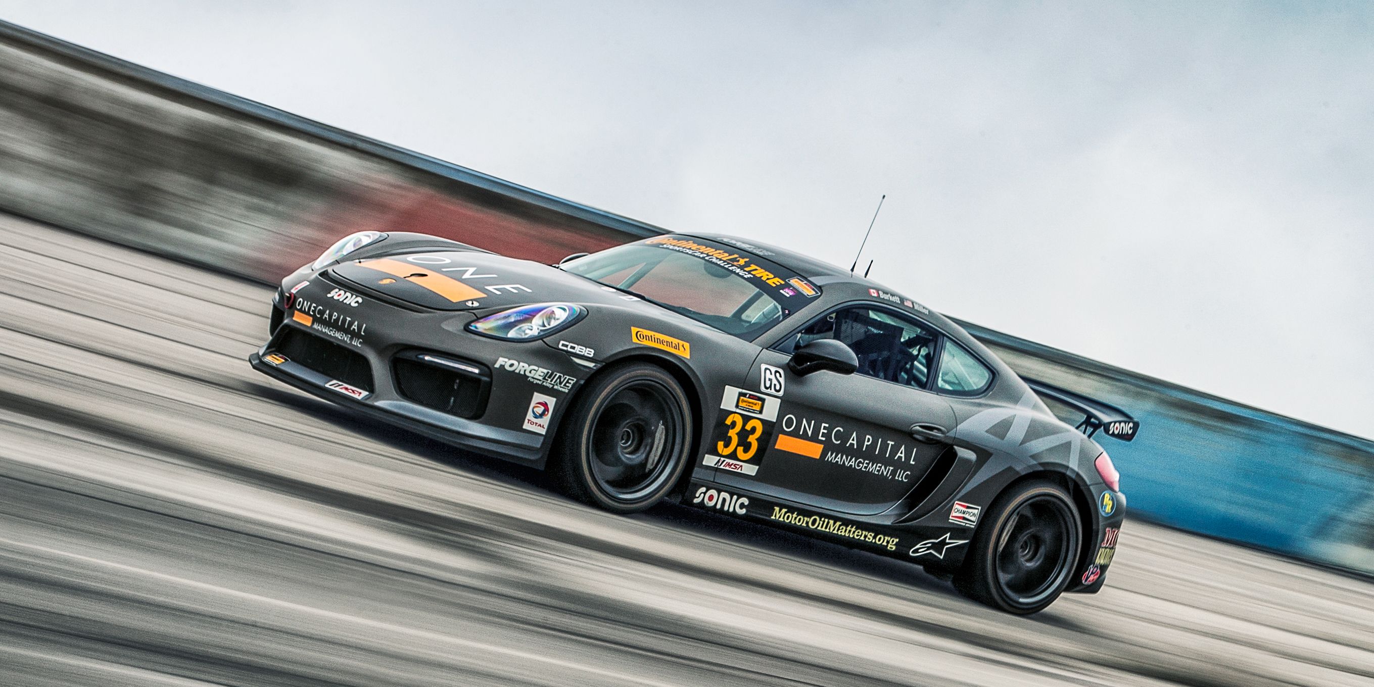 The 2016 Porsche Cayman GT4 Clubsport Is a Race Car for the Every(ish)man