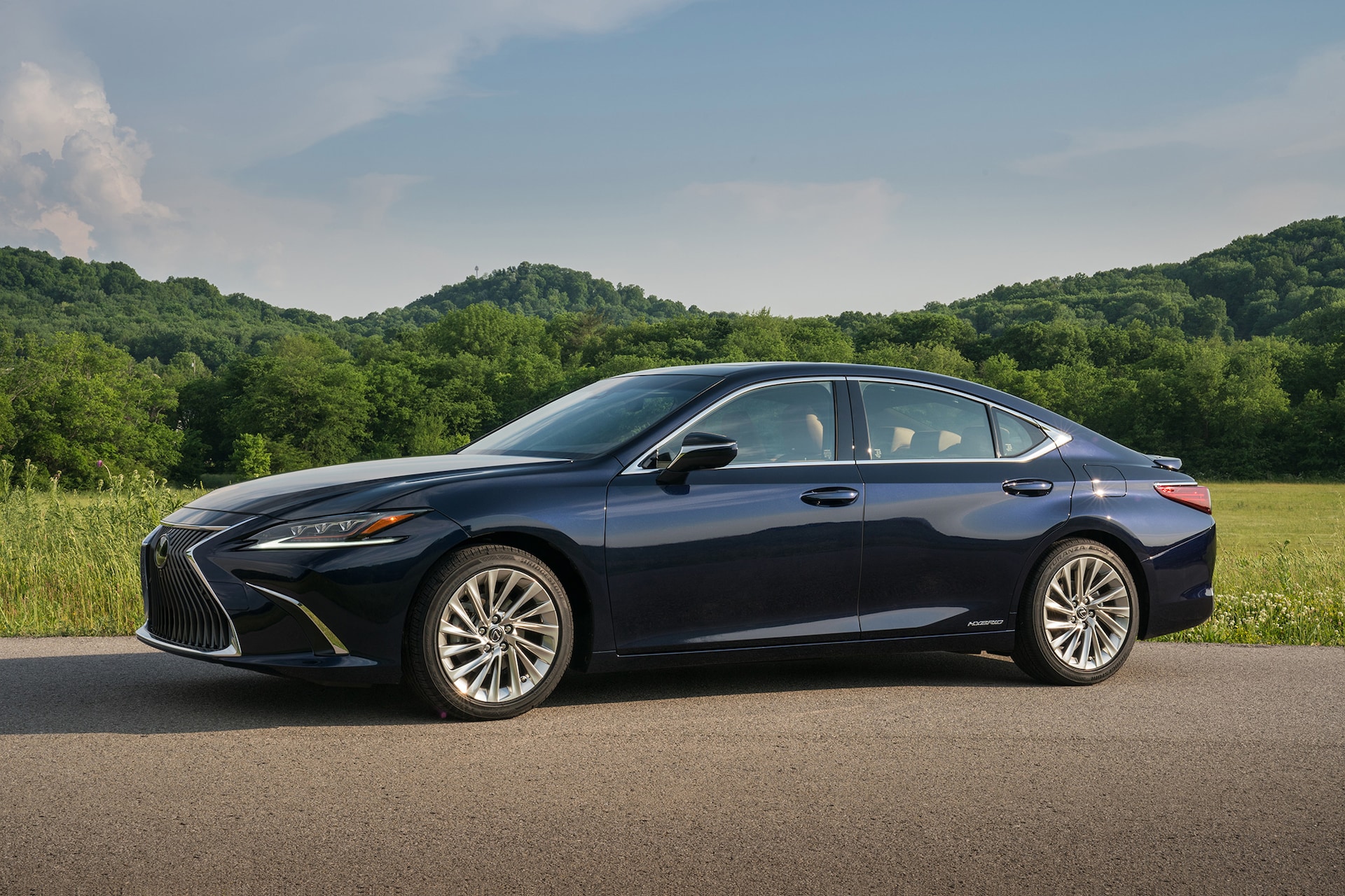 2019 Lexus ES 300h Review: 6 Things to Know