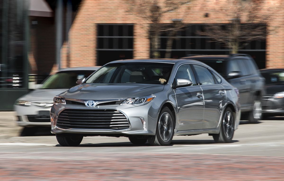 2016 Toyota Avalon Hybrid Test: It's One-of-a-Kind