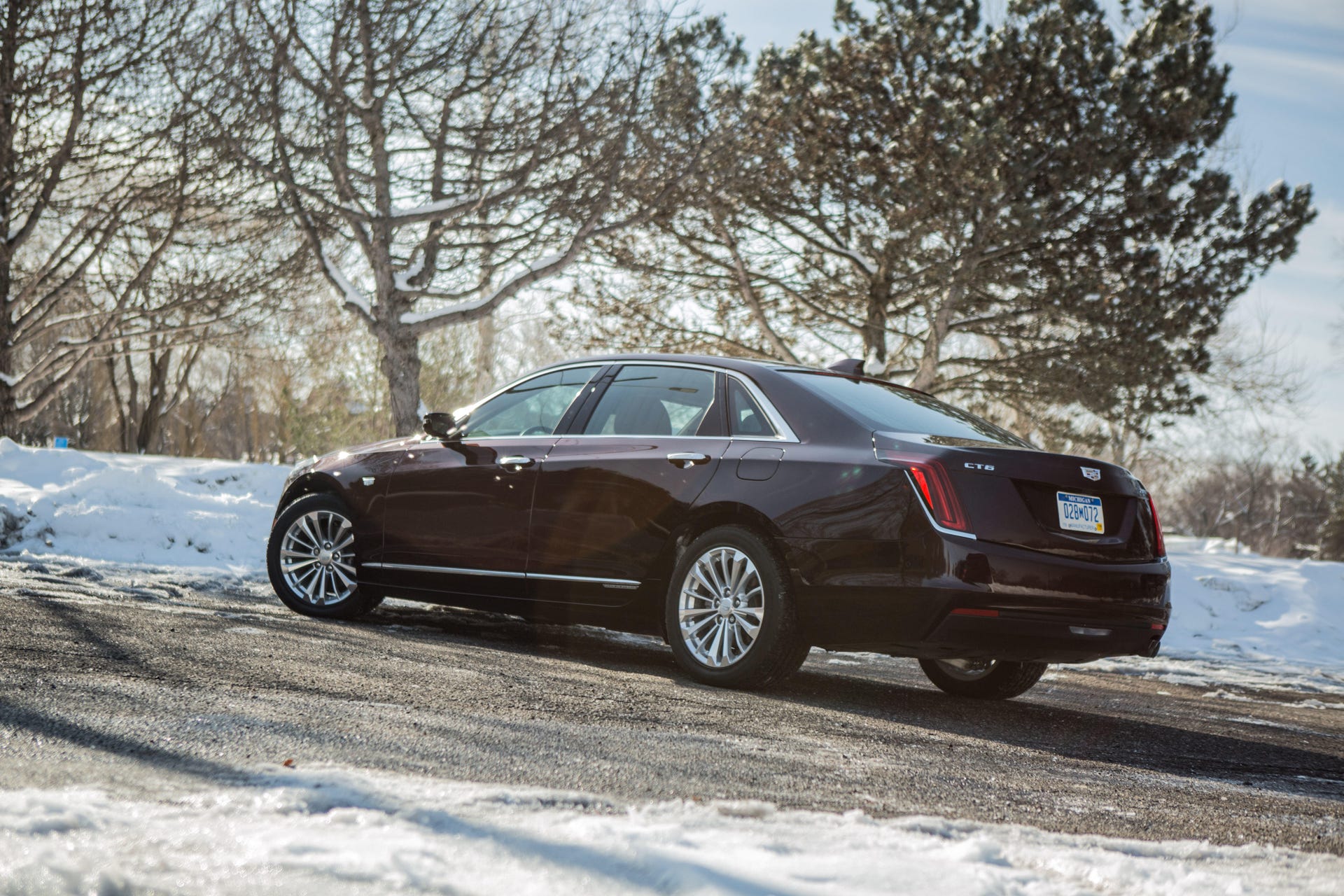 2018 Cadillac CT6 Plug-In Review: Drive softly and carry a big battery -  CNET