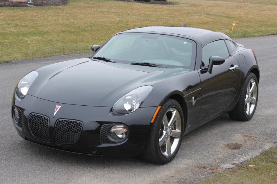 22k-Mile 2009 Pontiac Solstice GXP Coupe 5-Speed for sale on BaT Auctions -  closed on October 21, 2019 (Lot #24,161) | Bring a Trailer
