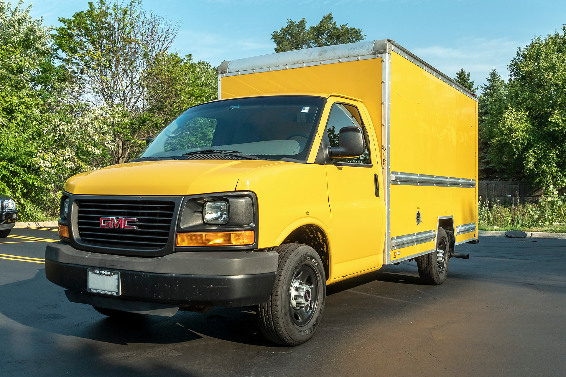Used 2010 GMC Savana Commercial Cutaway 3500 BOX TRUCK For Sale (Special  Pricing) | Chicago Motor Cars Stock #16306