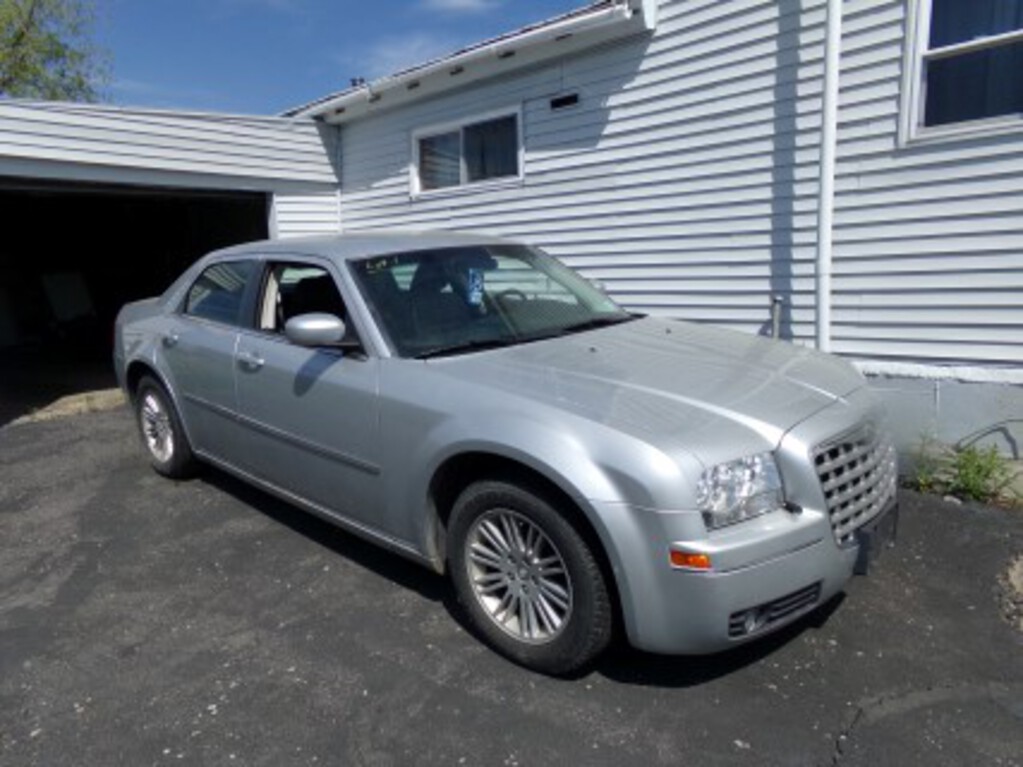 2009 Chrysler 300 Touring, Silver, Auto, Beautiful Black Leather Interior,  | Cars & Vehicles Cars | Online Auctions | Proxibid