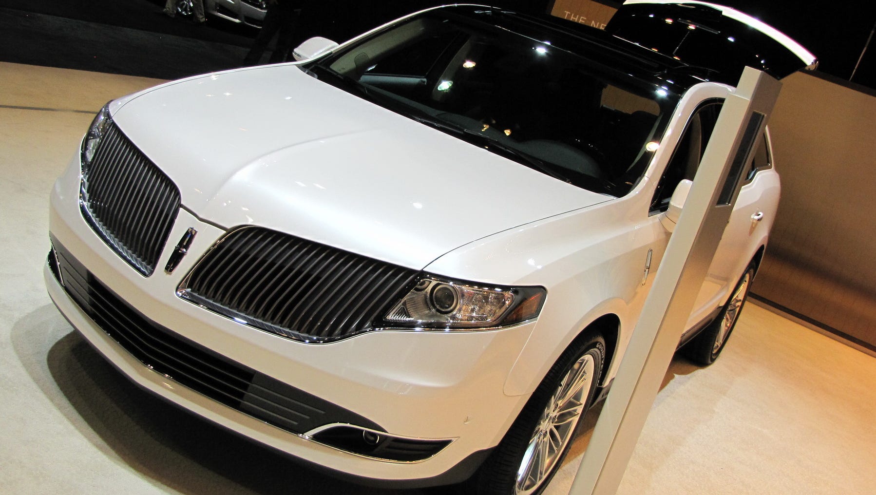 2016 Lincoln MKT is pragmatic luxury