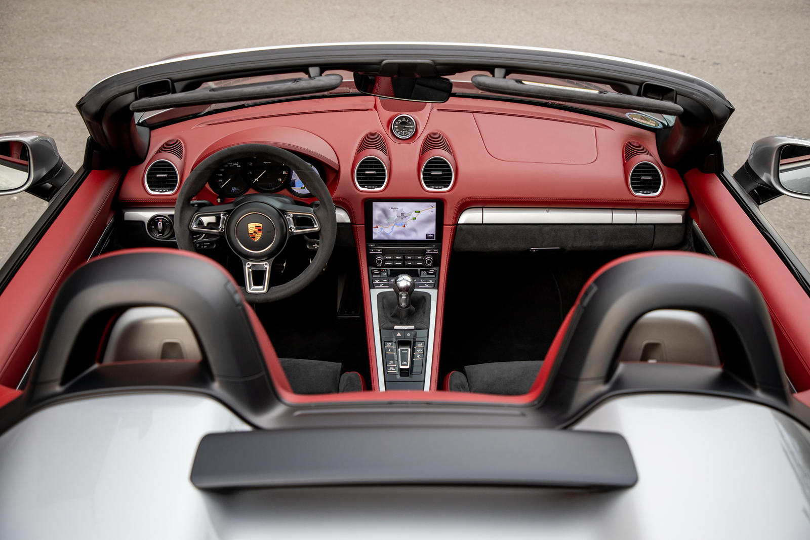 2023 Porsche 718 Spyder Interior Dimensions: Seating, Cargo Space & Trunk  Size - Photos | CarBuzz
