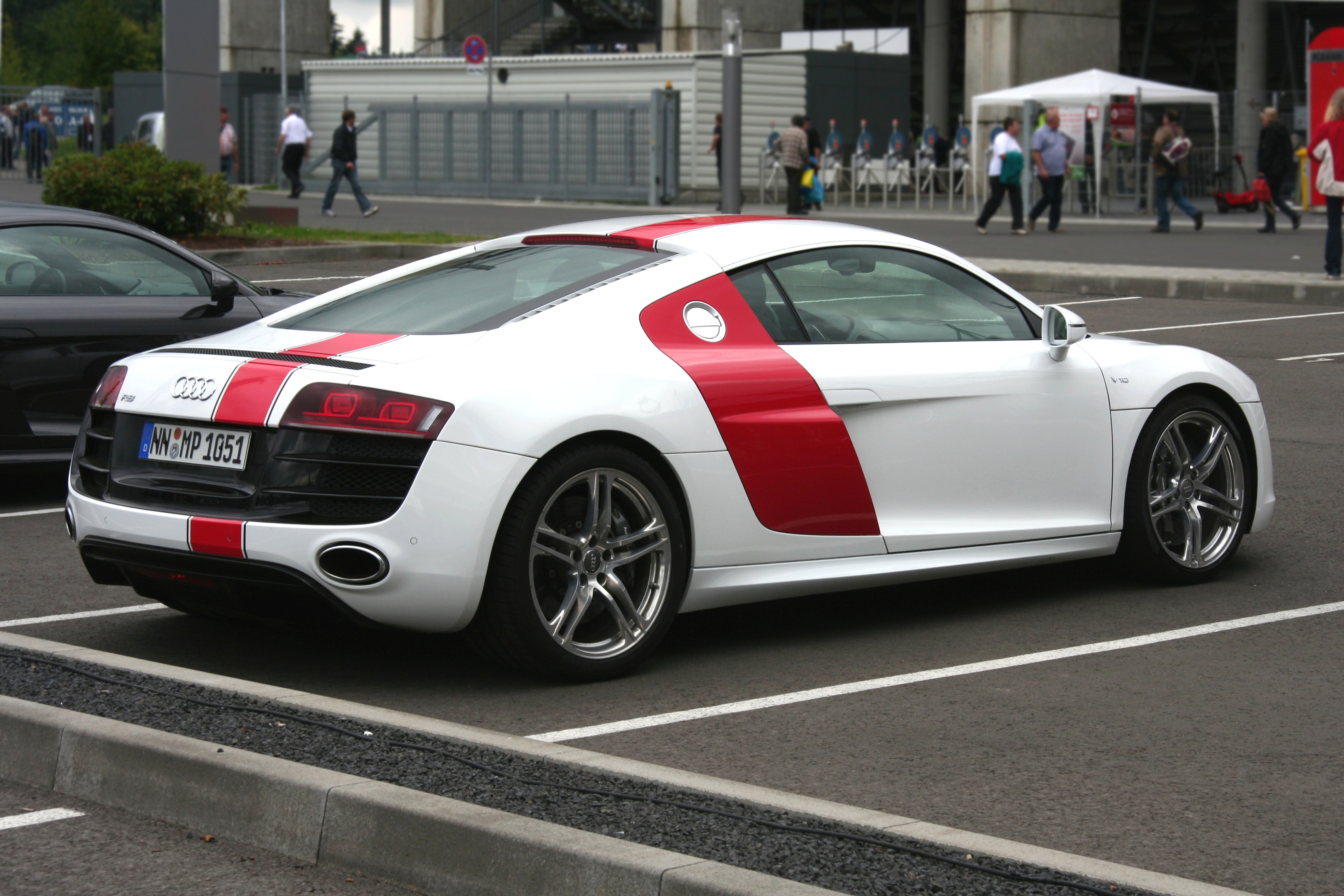 File:Audi R8 V10, Bj. 2011, Heck (2011-08-13 Sp).JPG - Wikimedia Commons