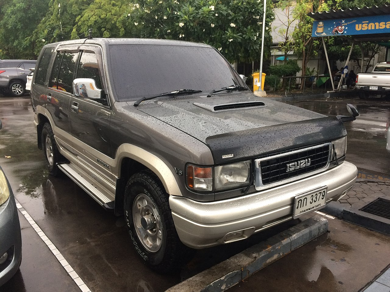 File:1996-1997 Isuzu Trooper LS 3.2 V6 5-door wagon (06-06-2018) 01.jpg -  Wikimedia Commons