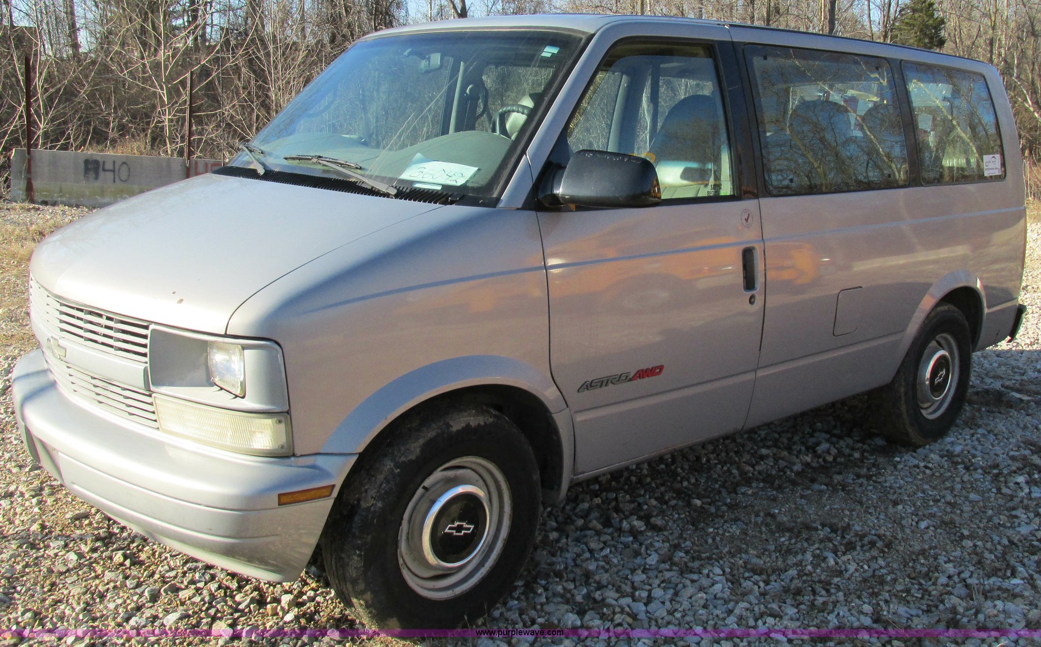 1999 Chevrolet Astro van in Ballwin, MO | Item H7623 sold | Purple Wave