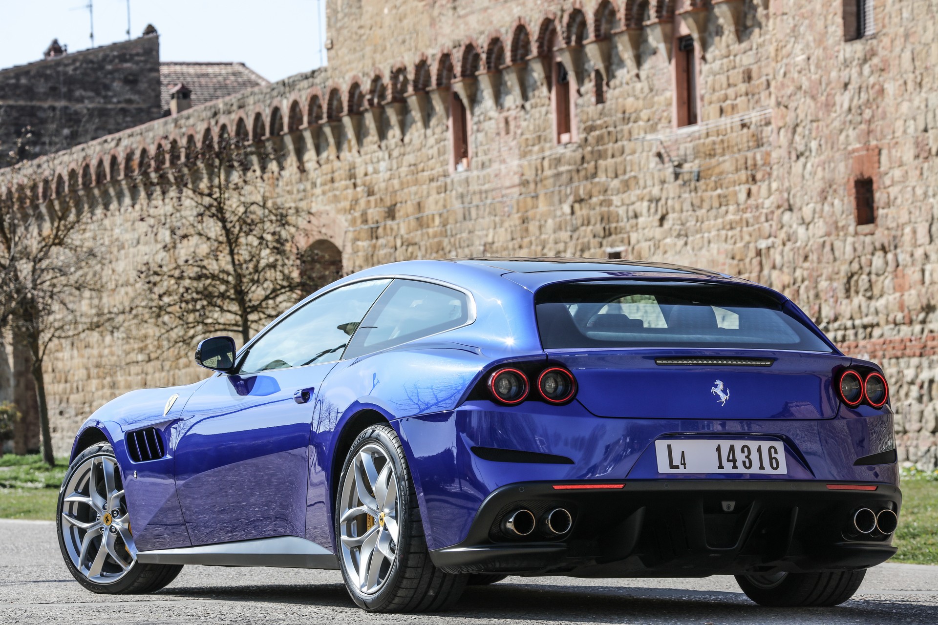 Ferrari Drops The GTC4Lusso And GTC4Lusso T From Its Range | Carscoops