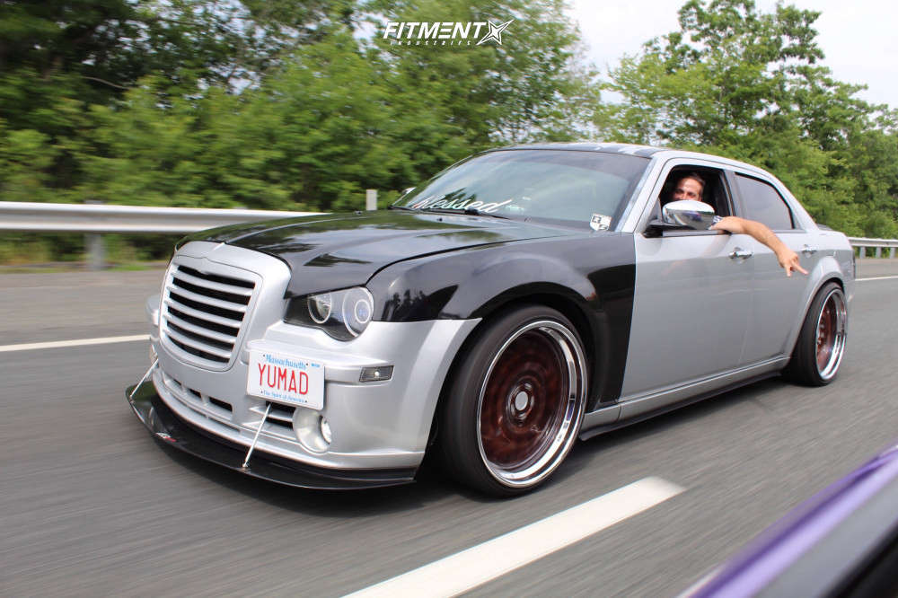 2006 Chrysler 300 C 4dr Sedan (5.7L 8cyl 5A) with 22x9 Avant Garde F141 and  Delinte 235x30 on Air Suspension | 794969 | Fitment Industries