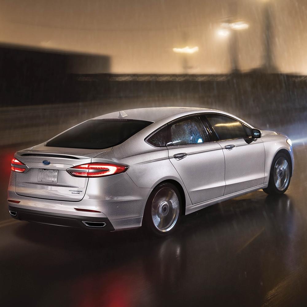 Compare the 2020 Ford Fusion Hybrid to the competition
