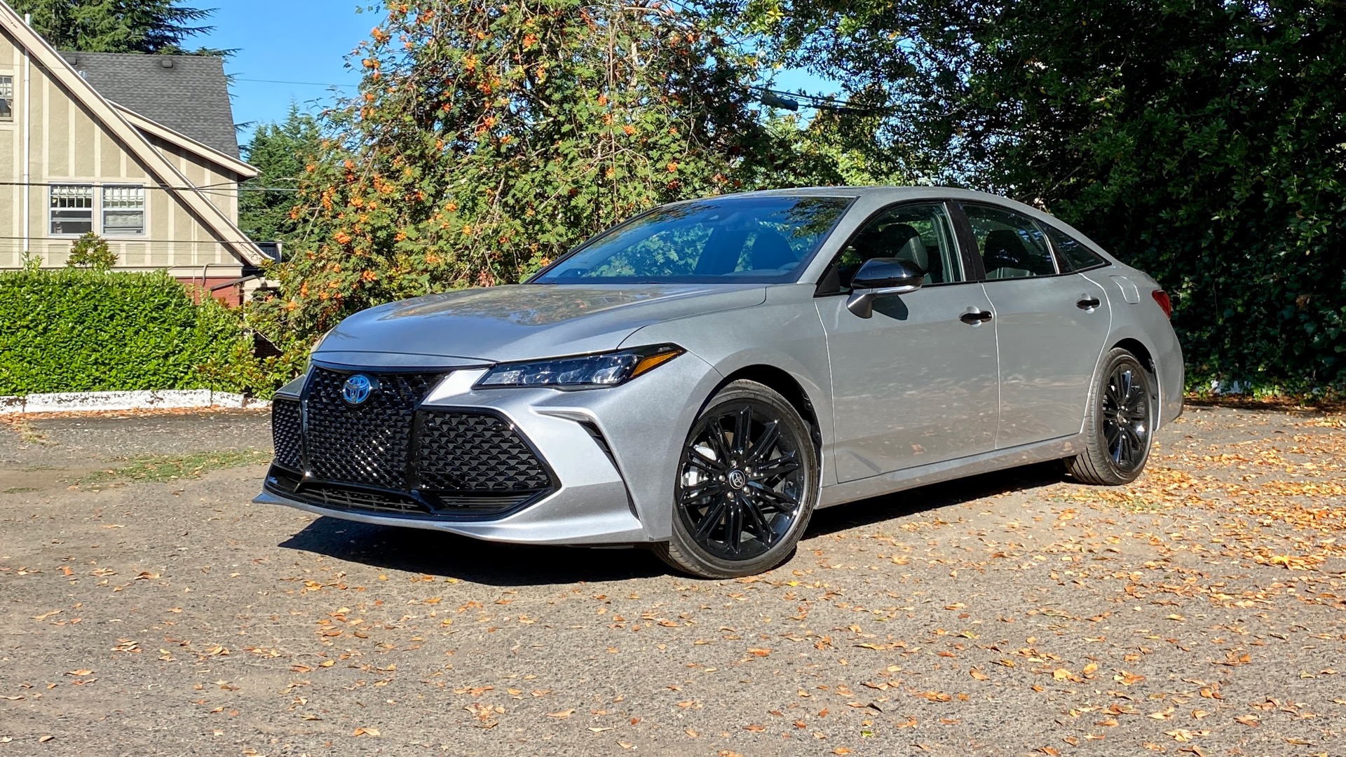 Test drive: 2022 Toyota Avalon Hybrid exits in 43-mpg goodness