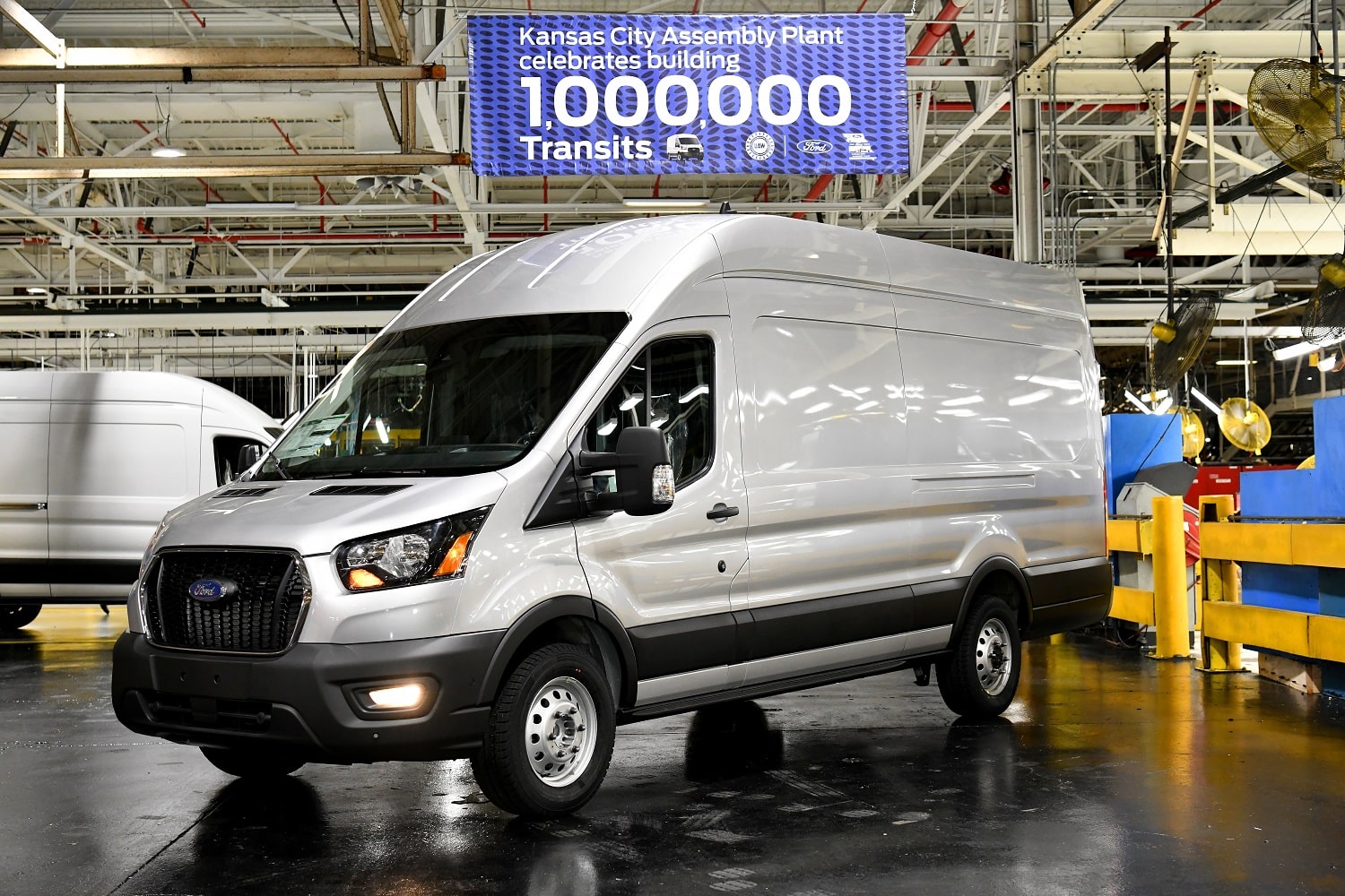 2023 Ford Transit Passenger Van XLT Gains Standard HID Headlights